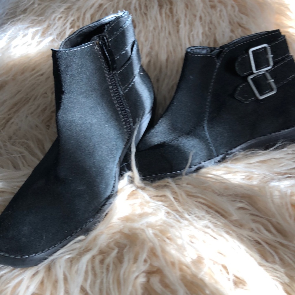 Women’s black Suede booties size 5 1/2